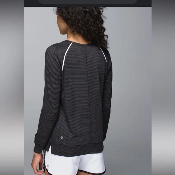 Lululemon Weightless Crew see pictures for size - Picture 2 of 6